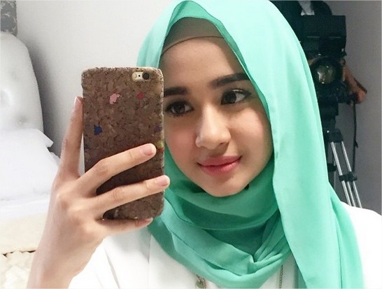 laudya-chintya-bella-pashmina-satin-mint