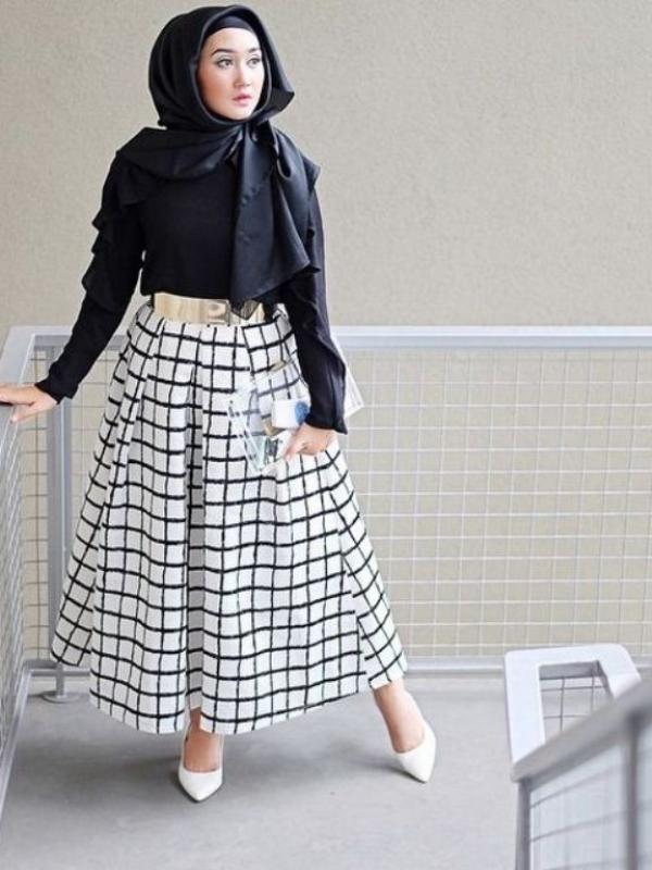 pashmina-satin-mewah-hitam-dian-pelangi