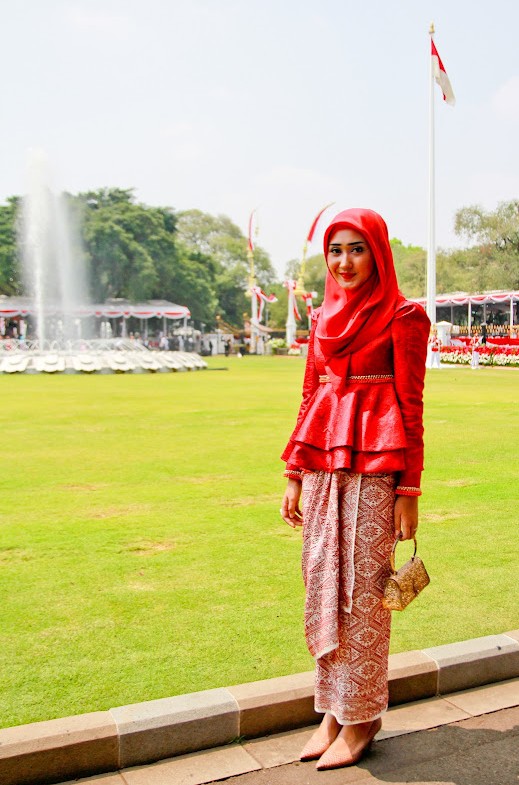 pashmina-satin-mewah-merah-dian-pelangi